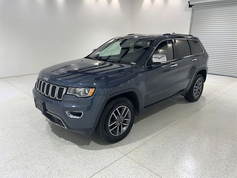 Used 2020 Jeep Grand Cherokee Limited w/ Luxury Group II image 4