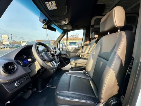 Used 2023 Mercedes-Benz Sprinter 2500 image 9