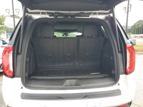 Used 2023 GMC Yukon SLT w/ SLT Luxury Package AWD/4WD image 8