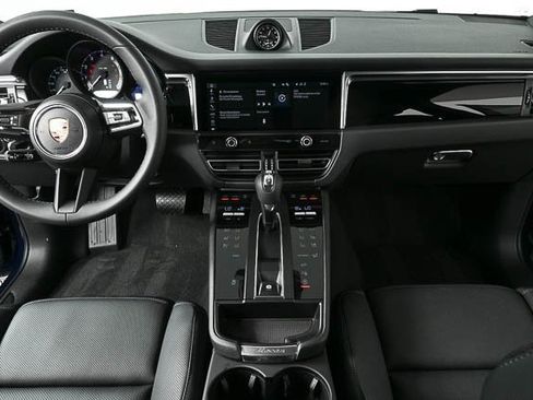 Certified 2025 Porsche Macan image 16
