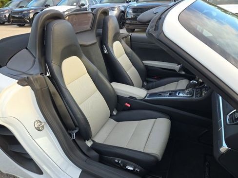 Used 2019 Porsche 718 Boxster image 11