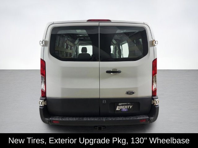 Used 2017 Ford Transit 250 130 Low Roof w/ Exterior Upgrade Package RWD image 4