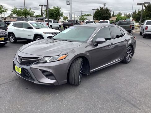 Used 2020 Toyota Camry SE FWD image 5