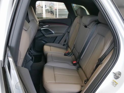 New 2025 Audi Q5 Prestige image 12