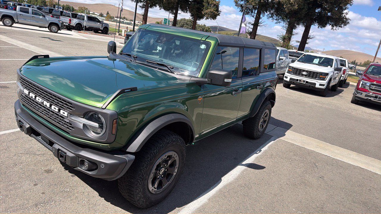 Certified 2023 Ford Bronco Badlands AWD/4WD image 1