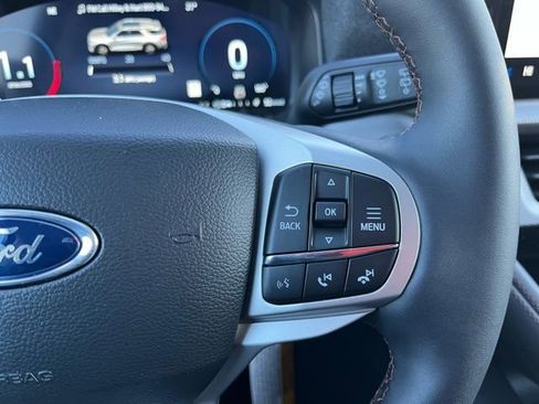 Used 2025 Ford Explorer Active w/ Active Comfort Package image 18