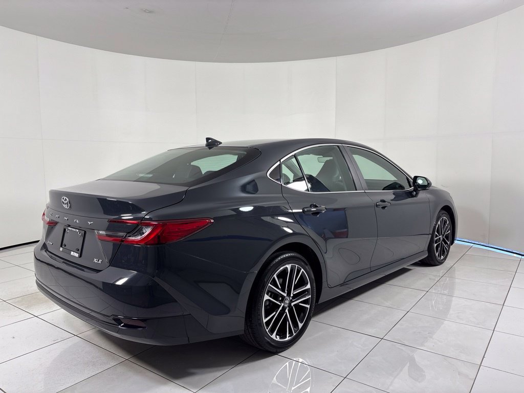 Used 2025 Toyota Camry XLE FWD image 5