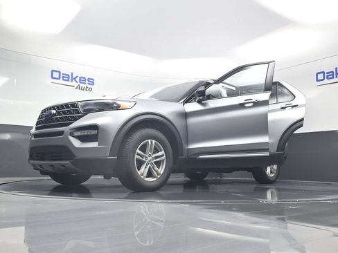 Used 2022 Ford Explorer XLT w/ Equipment Group 202A AWD/4WD image 61