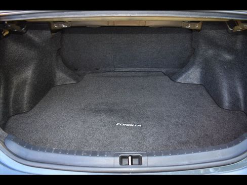 Used 2017 Toyota Corolla LE w/ Carpet Mat Package (TMS) FWD image 24