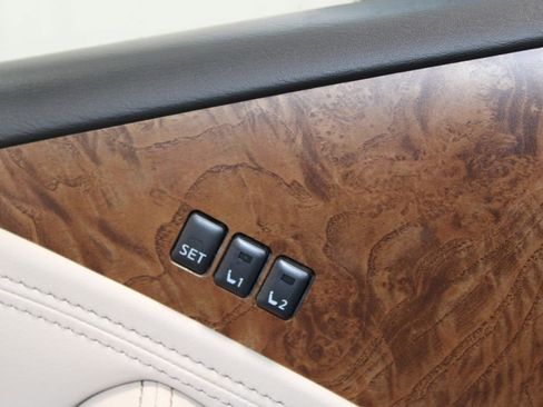 Used 2024 Nissan Armada SL w/ Captain's Chairs Package image 50