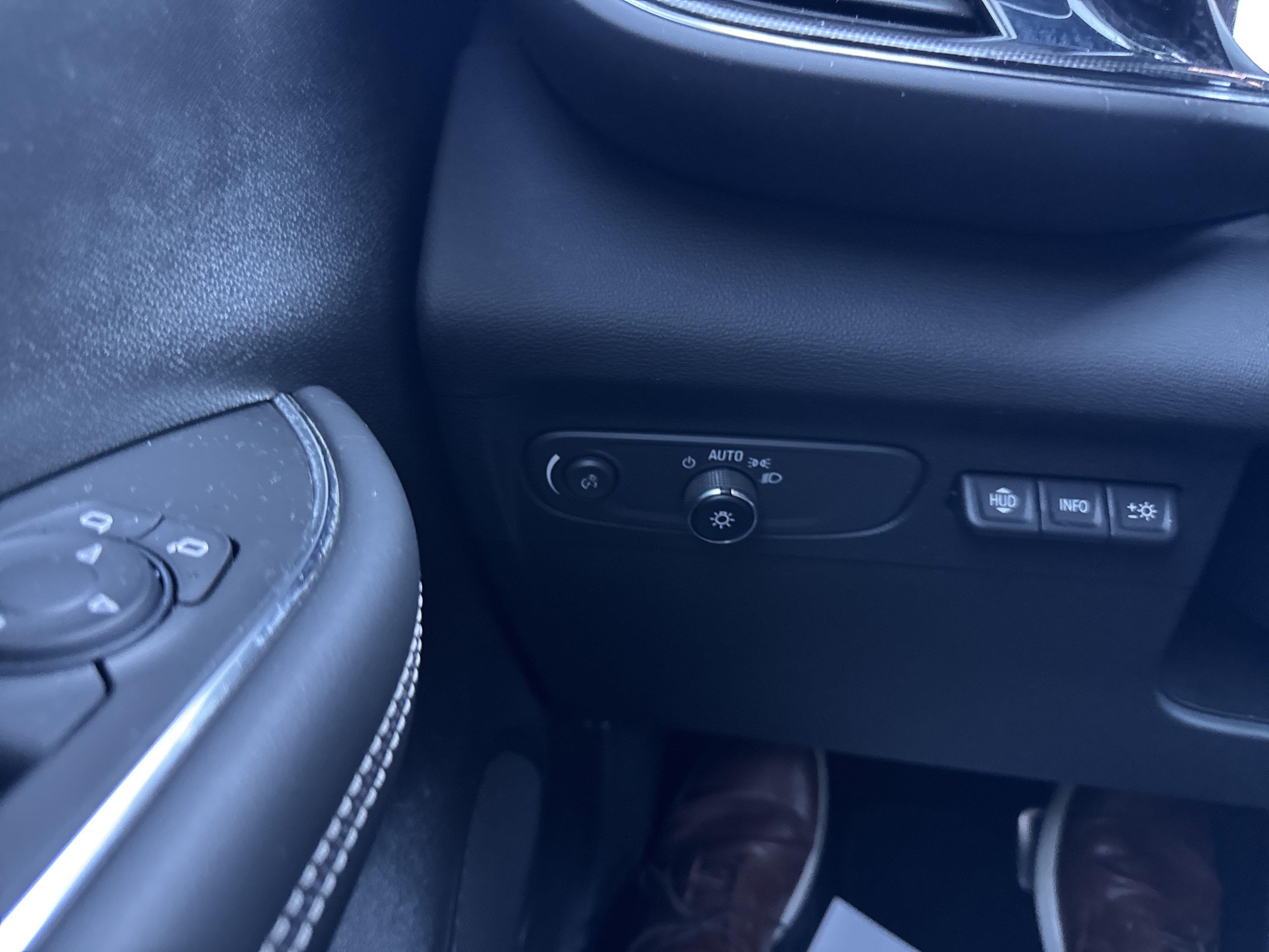 Used 2022 Buick Envision Essence w/ Technology Package II FWD image 33
