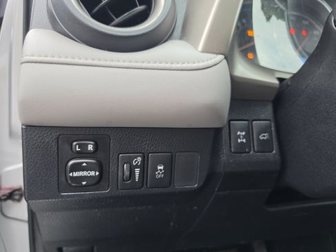 Used 2013 Toyota RAV4 Limited AWD/4WD image 16