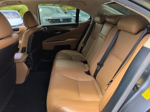 Used 2013 Lexus LS 460 w/ Comfort Pkg RWD image 21