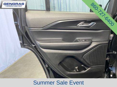 Used 2025 Jeep Grand Cherokee Altitude AWD/4WD image 24