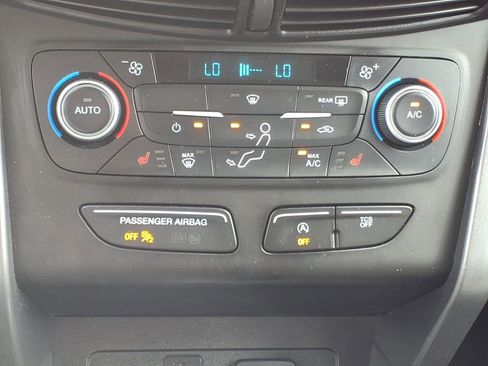 Used 2019 Ford Escape SE FWD image 19