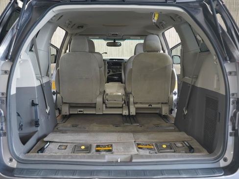 Used 2011 Toyota Sienna LE FWD image 37