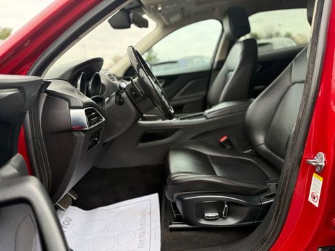 Used 2019 Jaguar F-PACE Premium image 13