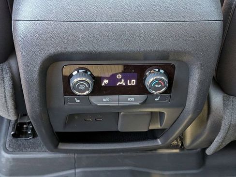 New 2026 Chevrolet Traverse RS image 32