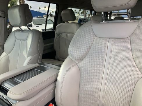 Used 2024 Jeep Wagoneer L Series II w/ Flexible Seating Group image 15