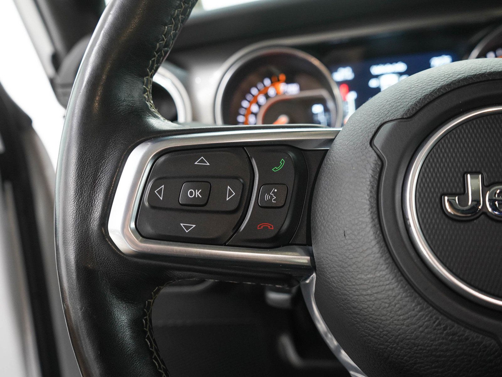Used 2019 Jeep Wrangler Unlimited Sahara w/ Uconnect 4C Nav & Sound Group AWD/4WD image 24