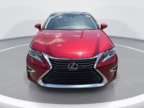 Used 2017 Lexus ES 350 w/ Luxury Package FWD image 2