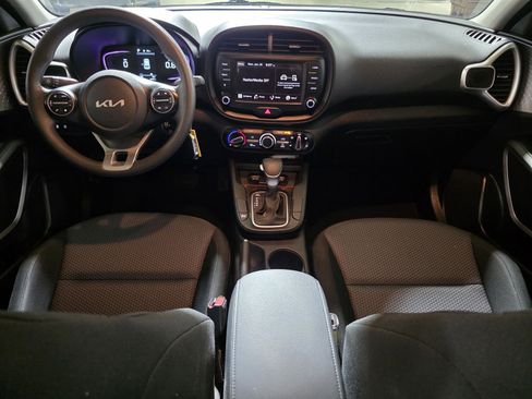 Used 2023 Kia Soul LX w/ LX Technology Package image 14