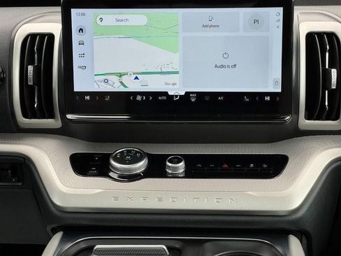 Used 2025 Ford Expedition Active image 14