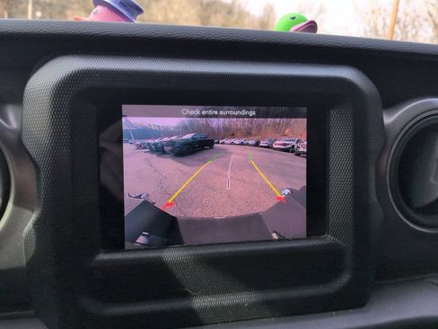 Used 2022 Jeep Gladiator Sport image 12