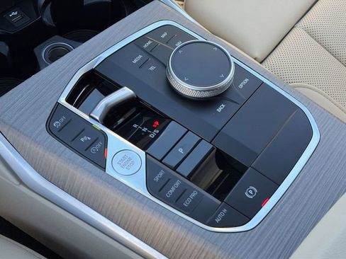 Certified 2025 BMW 330i Sedan w/ Convenience Package image 31