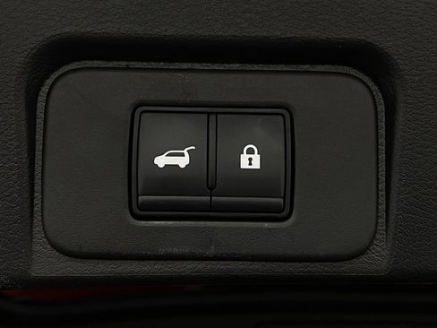 Used 2025 Nissan Rogue SV image 6