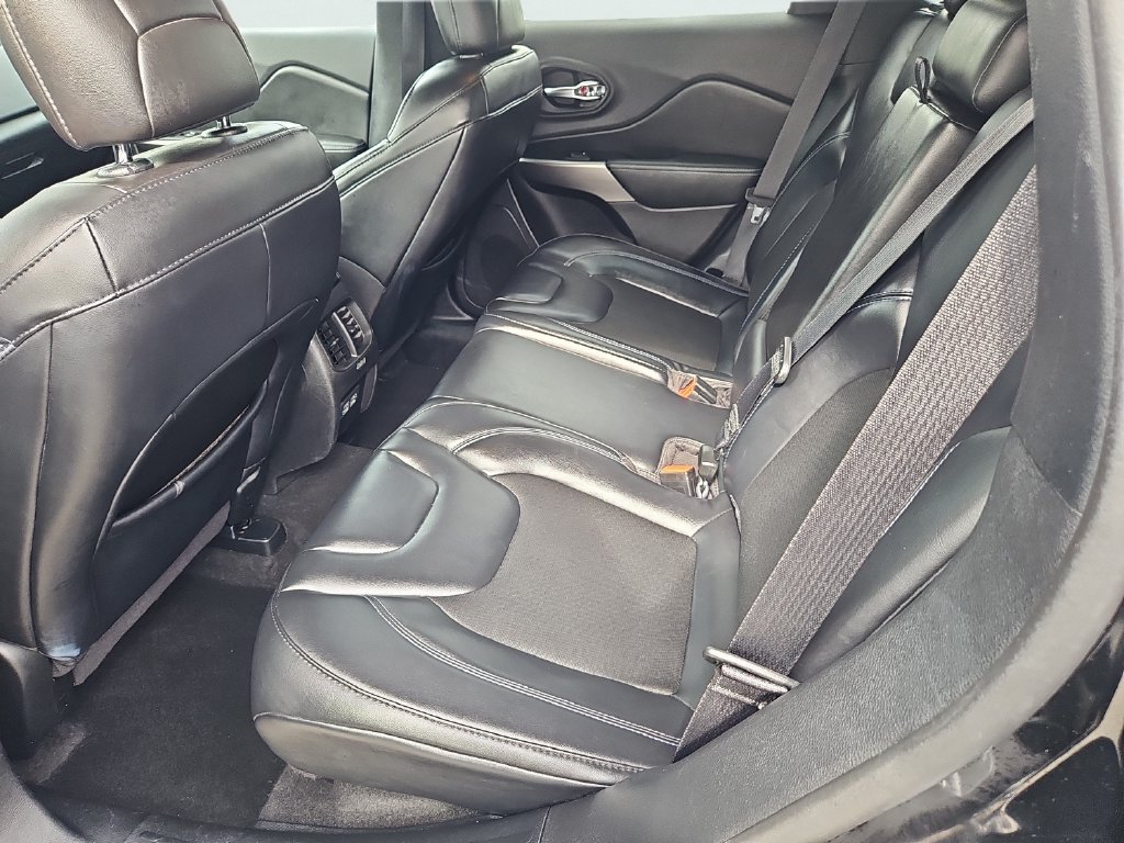 Used 2021 Jeep Cherokee Latitude Plus AWD/4WD image 30