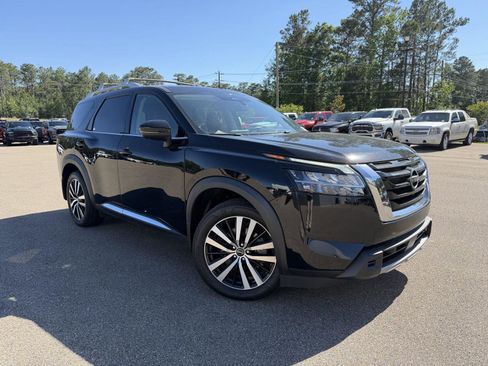 Used 2023 Nissan Pathfinder Platinum w/ Cargo Package AWD/4WD image 3