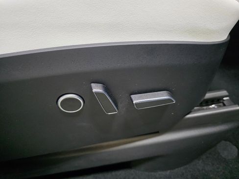 Used 2022 Tesla Model X AWD/4WD image 29