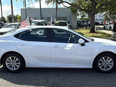 Used 2025 Toyota Camry LE w/ Convenience Package image 11