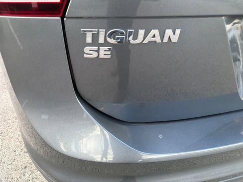 Used 2019 Volkswagen Tiguan SE w/ Panoramic Sunroof Package FWD image 12