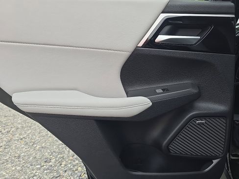 New 2025 Mitsubishi Outlander SE image 26