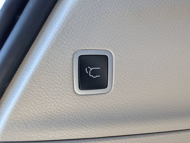 Used 2024 Chrysler Pacifica Touring-L FWD image 22