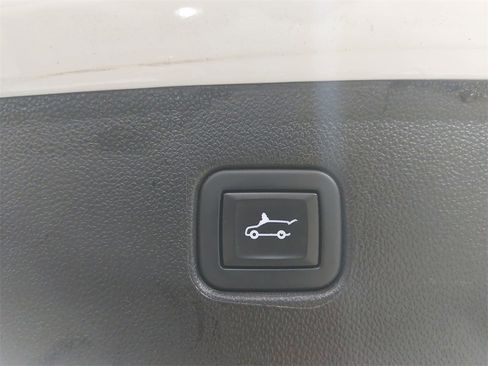 Used 2020 Chevrolet Blazer LT image 13