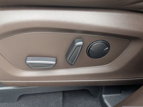 Used 2023 Ford Explorer King Ranch w/ Technology Package image 21