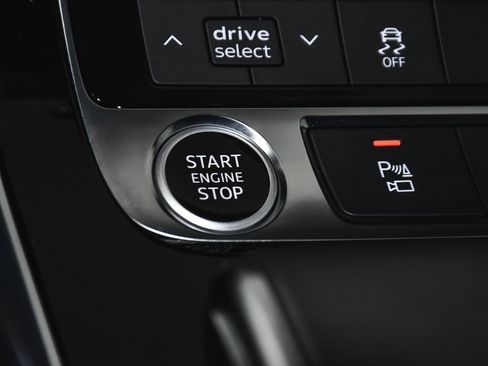 Used 2025 Audi Q8 Premium w/ Black Optic Package image 32