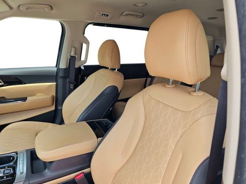 Certified 2024 Kia Carnival EX FWD image 18