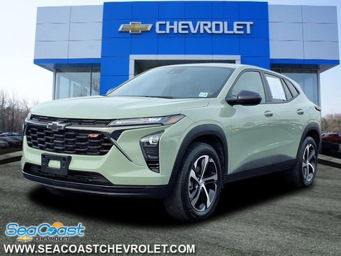 Used 2024 Chevrolet Trax RS w/ Driver Confidence Package image 3