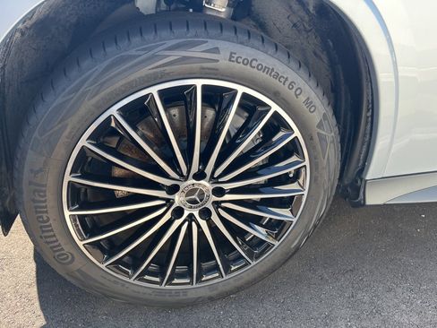 Certified 2025 Mercedes-Benz GLC 300 image 9