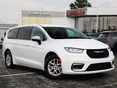 Used 2023 Chrysler Pacifica Touring-L
