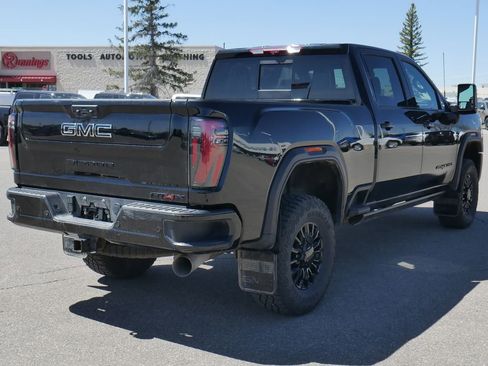 Used 2024 GMC Sierra 2500 AT4X AWD/4WD image 11