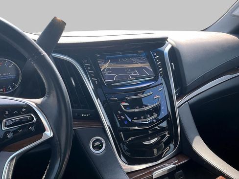 Used 2020 Cadillac Escalade Luxury RWD image 7
