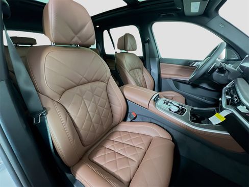 New 2026 BMW X5 M60i w/ Executive Package image 31