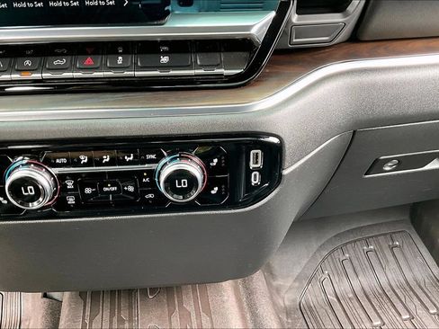 Used 2023 GMC Sierra 1500 SLT AWD/4WD image 18