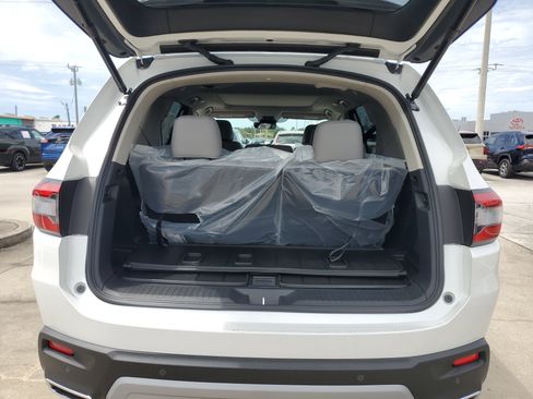 New 2025 Honda Pilot Touring image 5