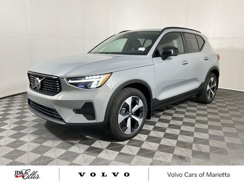 New 2026 Volvo XC40 B5 Core w/ Climate Package image 4
